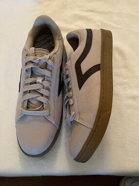 Shoes mens new size 9M athletic man made materials Airspeed fabric upper